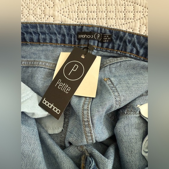 Boohoo Mid Wash Classic Mom Jeans - Picture 7 of 9